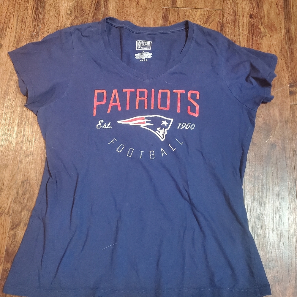 Patriots fanatics vneck t-shirt size L